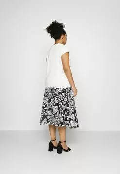 Anna Field Curvy T-Shirt Basic - Off White 10 Anna Field Curvy T-Shirt Basic - Off White -Anna Field Geschäft 9959d05113db4896b7aac3ac6b873c50