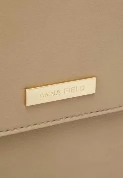 Anna Field Notebooktasche - Tan 11 Anna Field Notebooktasche - Tan -Anna Field Geschäft a565054d8e2d4f83b963eb734abf3e06